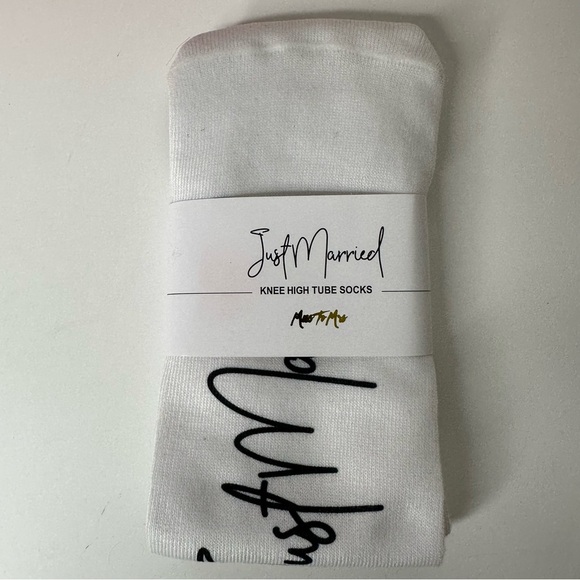 Miss to Mrs honeymooners subscription box - Picture 7 of 13